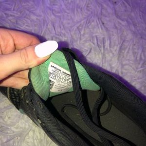 under armor women’s softball cleats